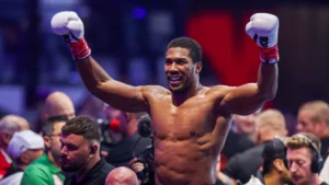 Anthony Joshua Breaks Down in Tears After Emotional Comeback Victory Following Tragic Crash That Claimed Friends’ Lives