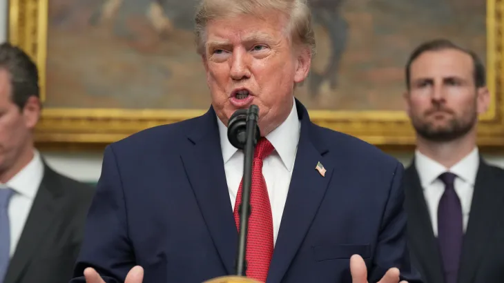 Trump unveils crushing Iran sanctions plan