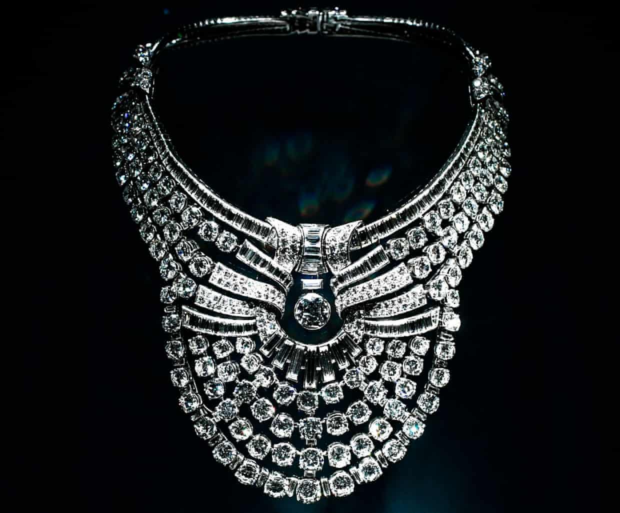 A luxurious 673-diamond necklace displayed on dark velvet inside a museum case, now missing after a brazen theft from an Austrian museum in 2026.