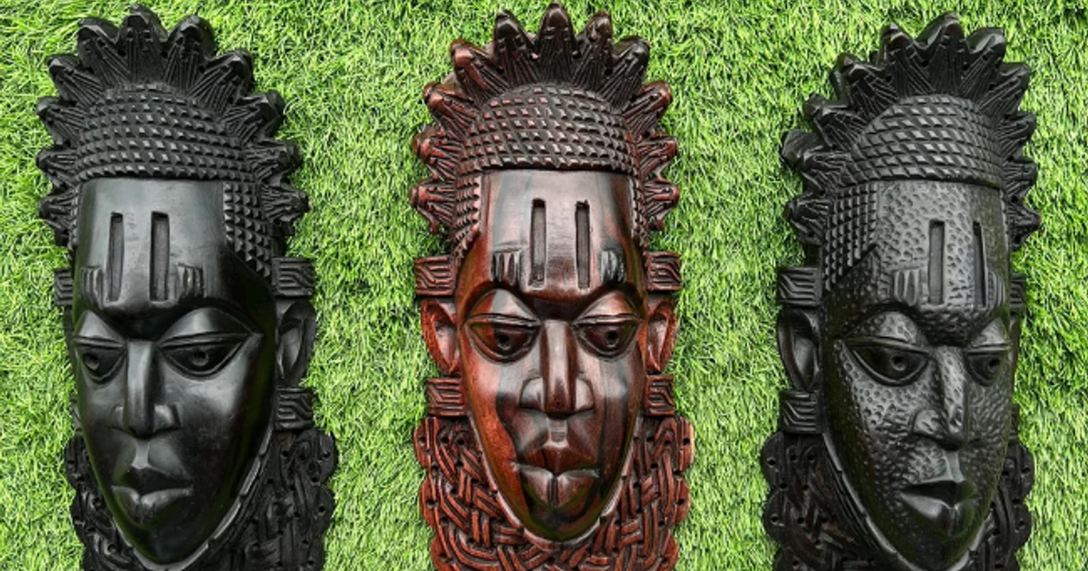 Traditional bronze mask reminiscent of Queen Idia’s famous work, highlighting fine carving details.