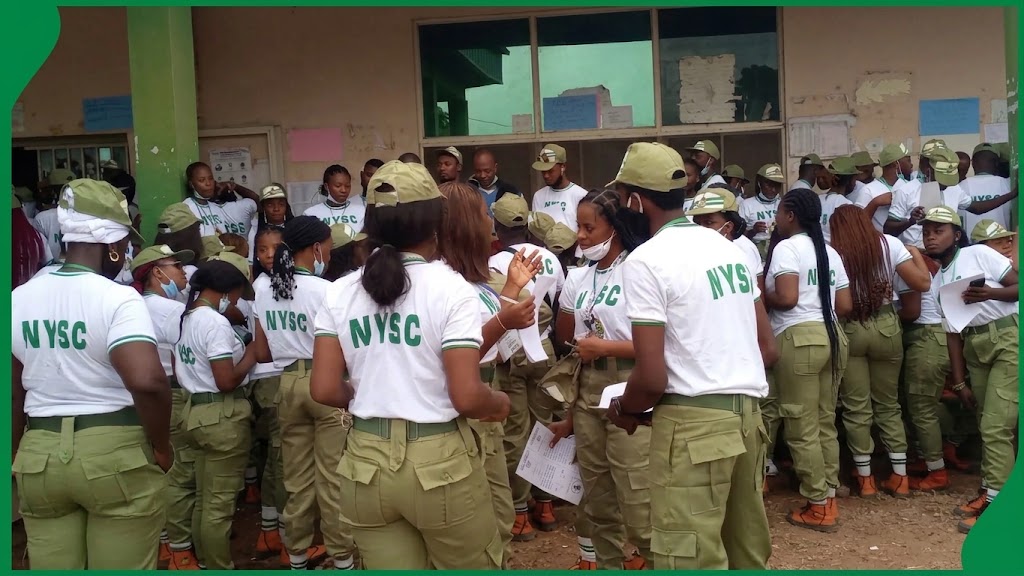 Police convoy and families welcoming rescued NYSC members in Ibadan